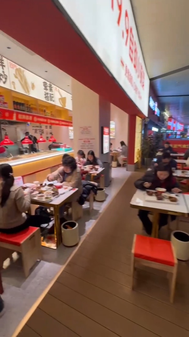 Zhengqi peak dining scene