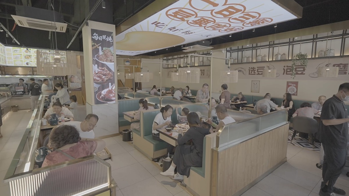 Zhongcheng canteen peak dining scene