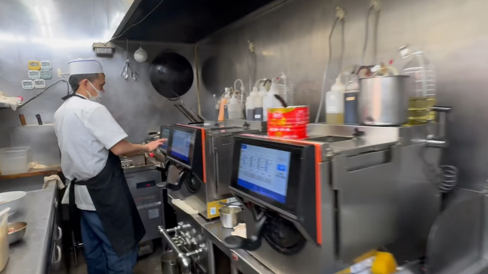 Multi-machine operation in Japan restaurant