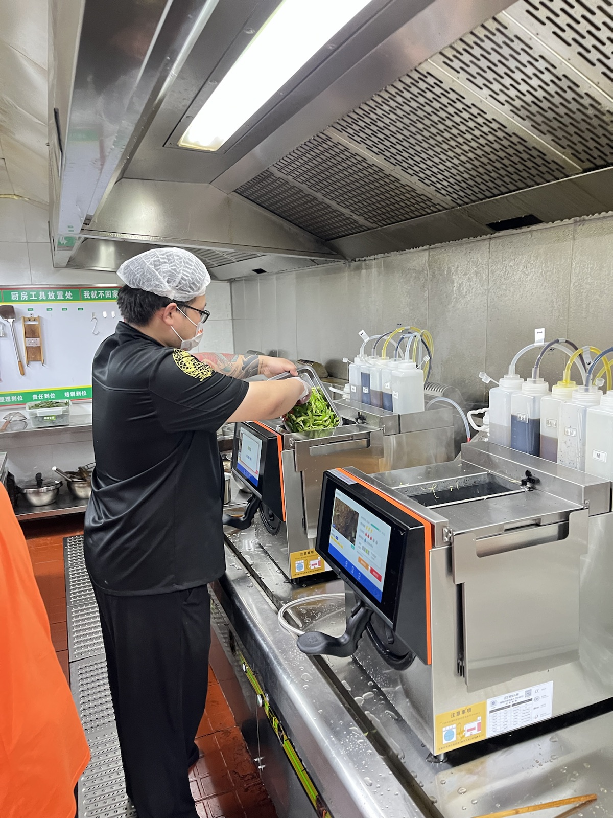 Ingredient loading in Sumanxiang kitchen