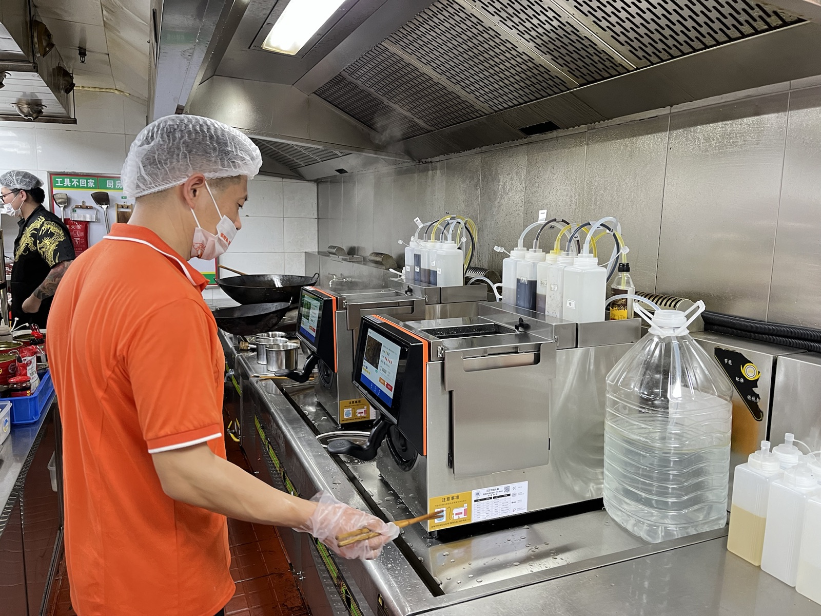 Sumanxiang existing-store kitchen with YAO MASTER