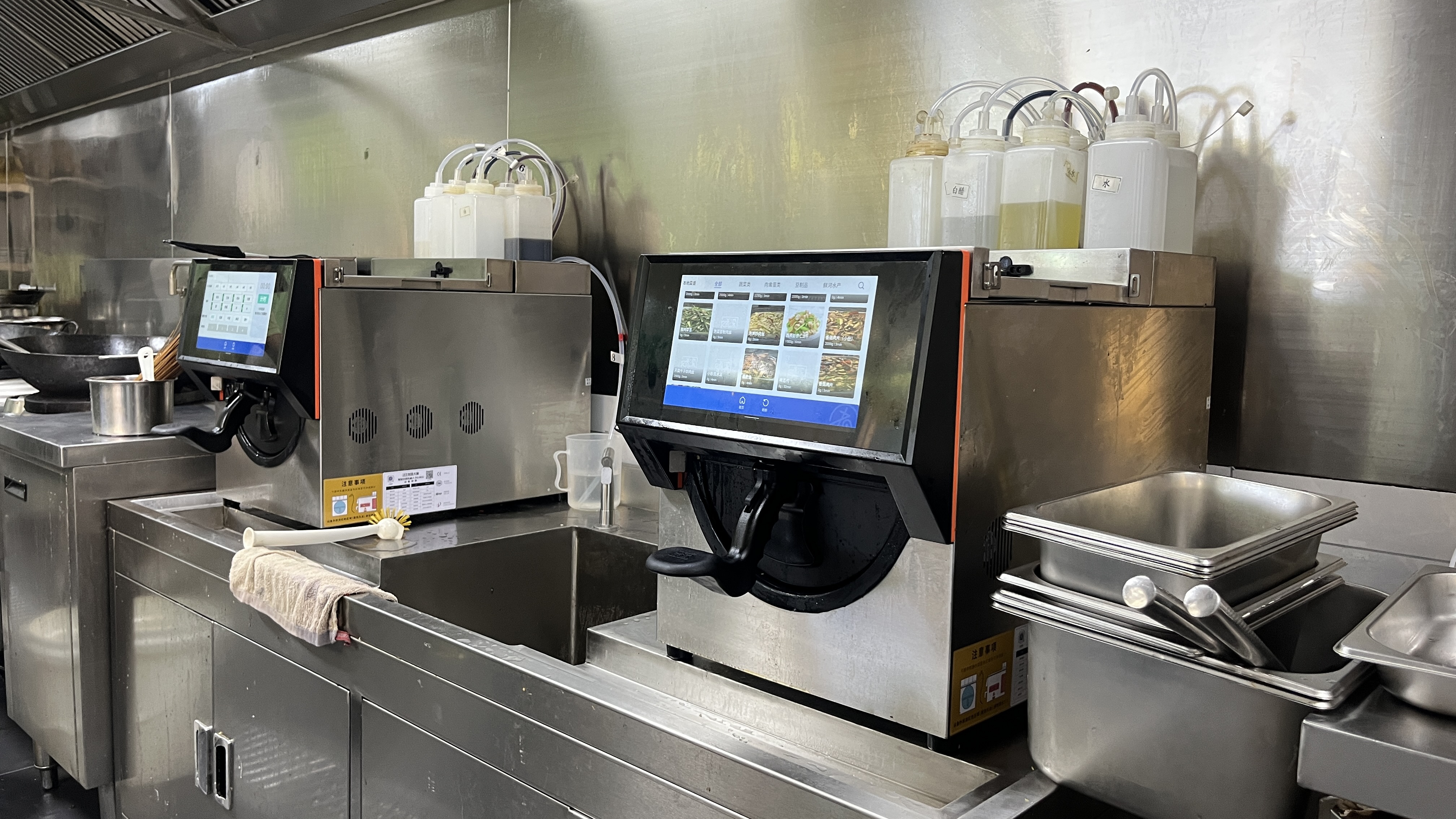 Multiple YAO MASTER machines in Wuhan Tianjie kitchen